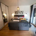 Danijela Zadarvillas *