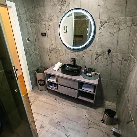 Danijela Zadarvillas Vila *