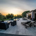 Danijela Zadarvillas *