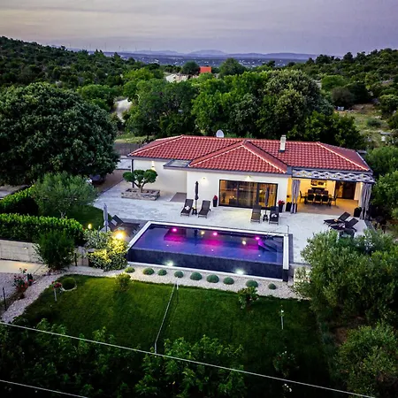 Danijela Zadarvillas * Polača